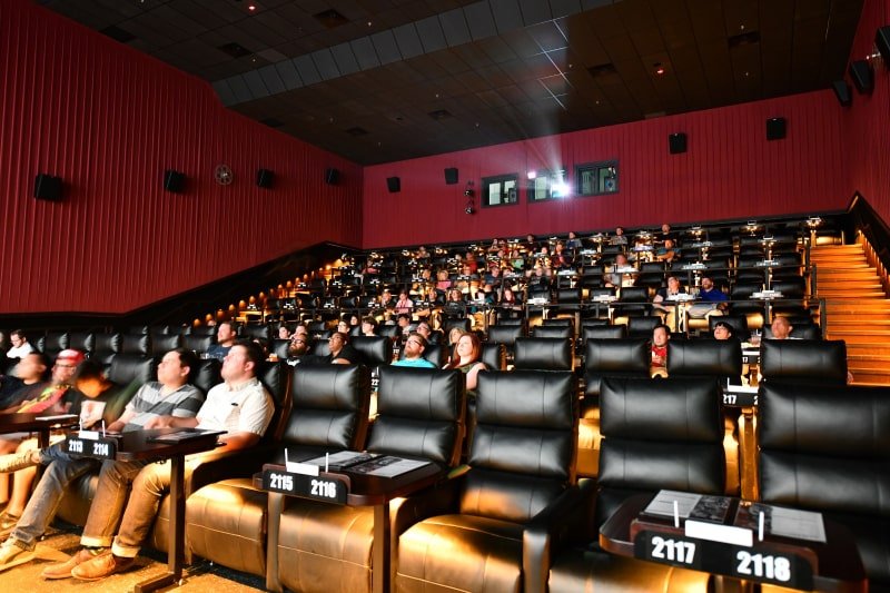 harkins-movie-theater-lounge-seating